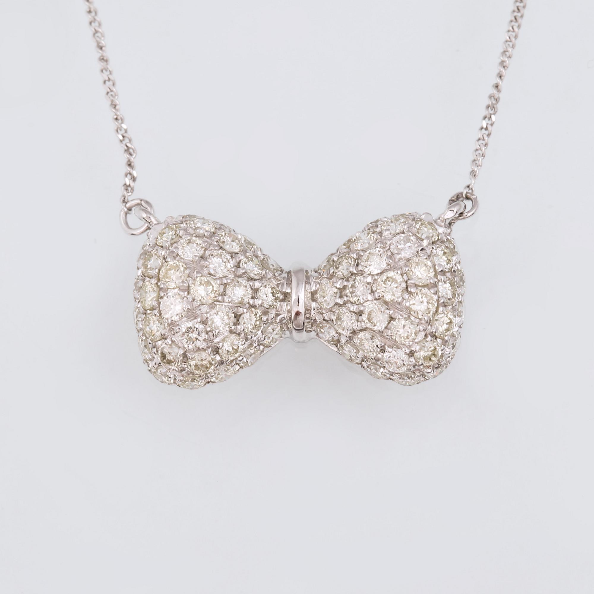 COLLIER, 18K vitguld med briljantslipade diamanter ca 0.60 ct. Vikt 1,8 gram.