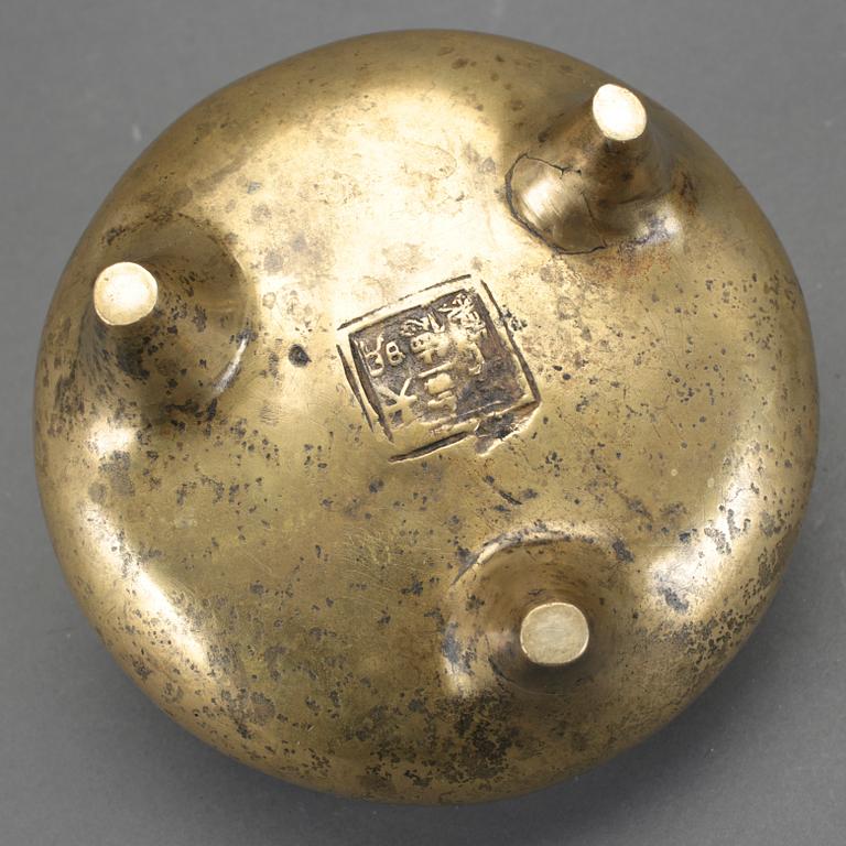 TRIPOD, brons, Kina, omkr år 1900.