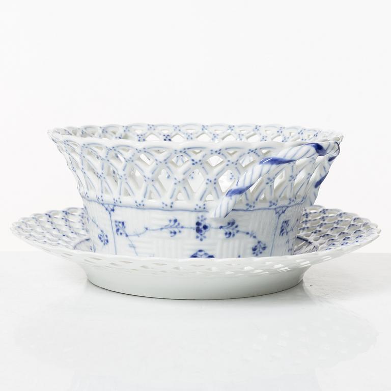 Royal Copenhagen, gallerskål med fat, "Musselmalet", Danmark, 1889-1922.