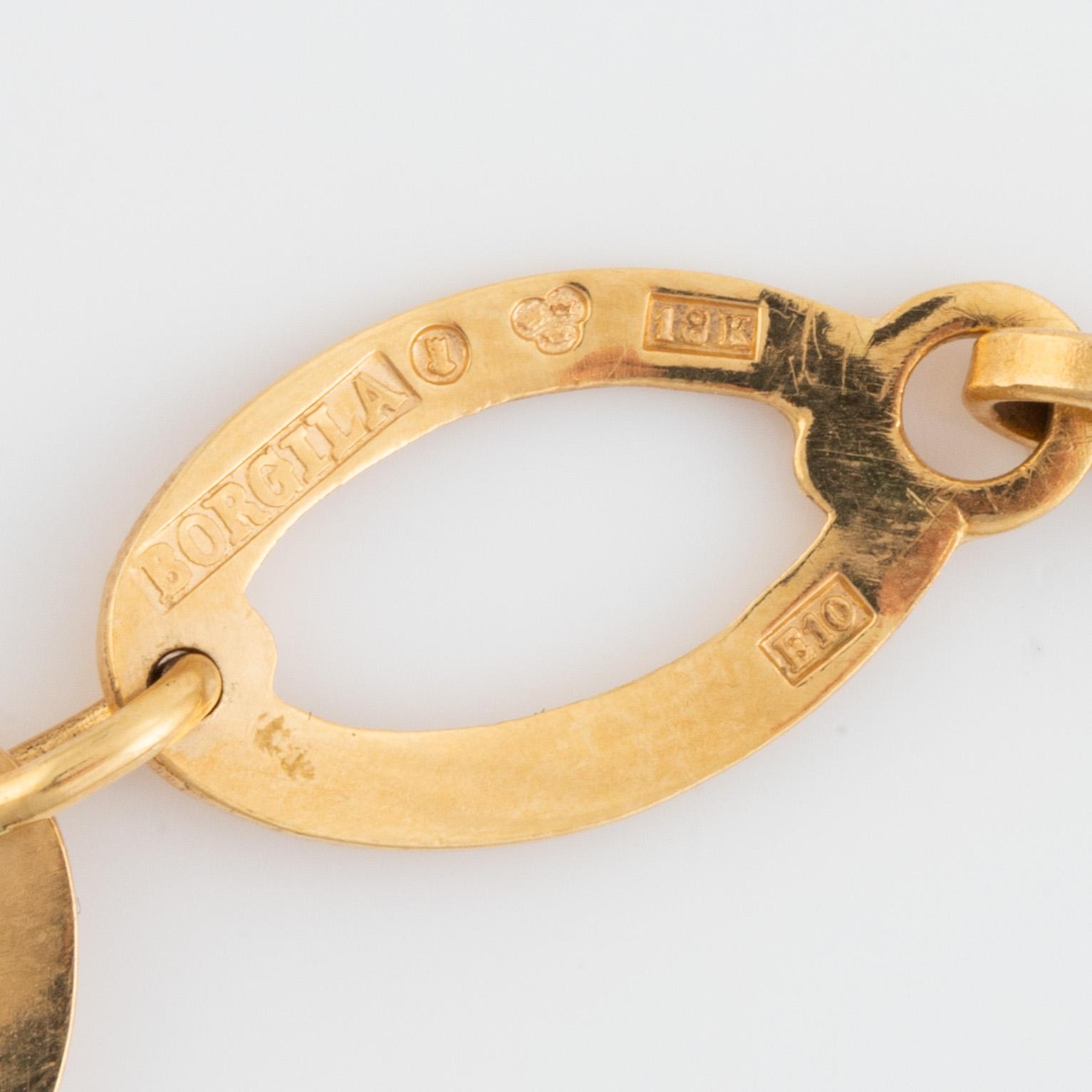 18K gold bracelet, with charm medal.