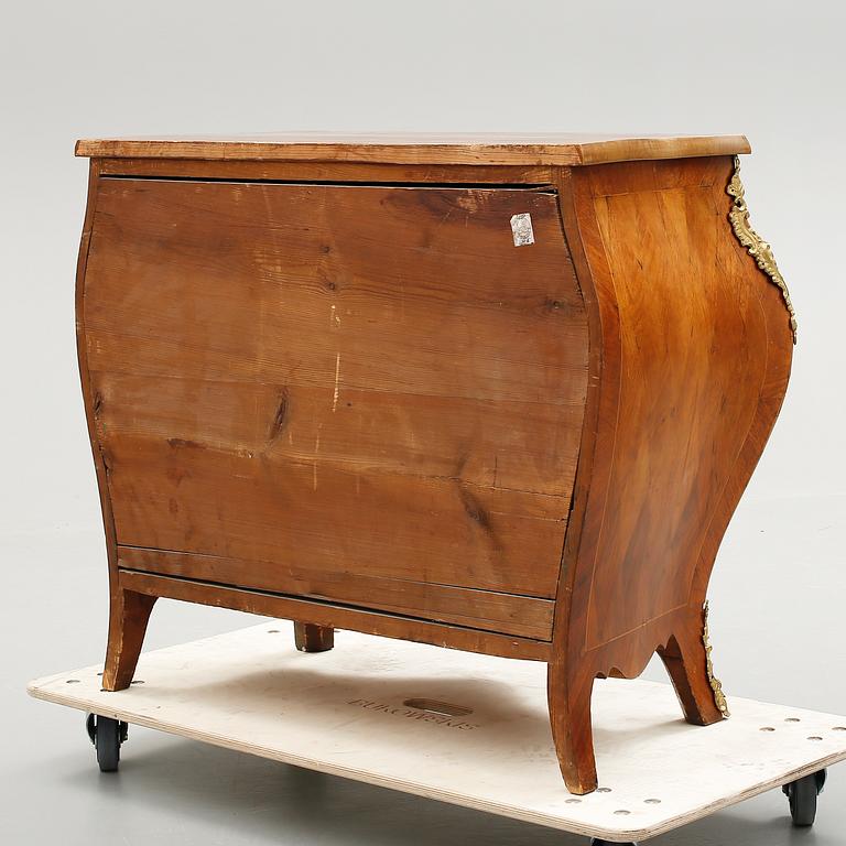 BYRÅ, rokokostil, 1800-talets andra hälft.