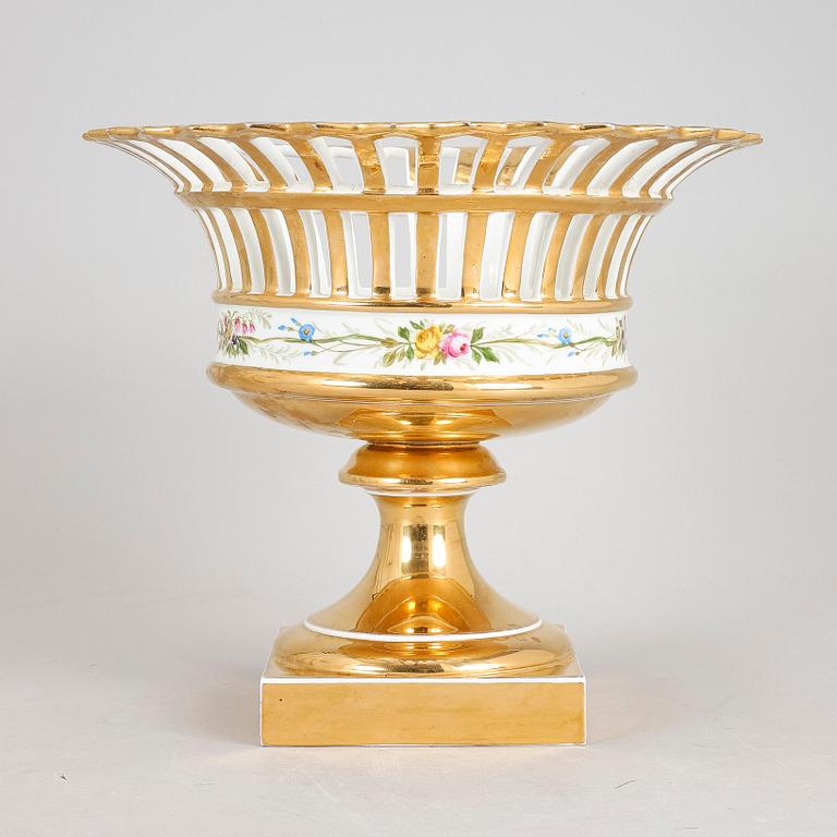 A Rörstrand footed chestnut basket, circa 1900.