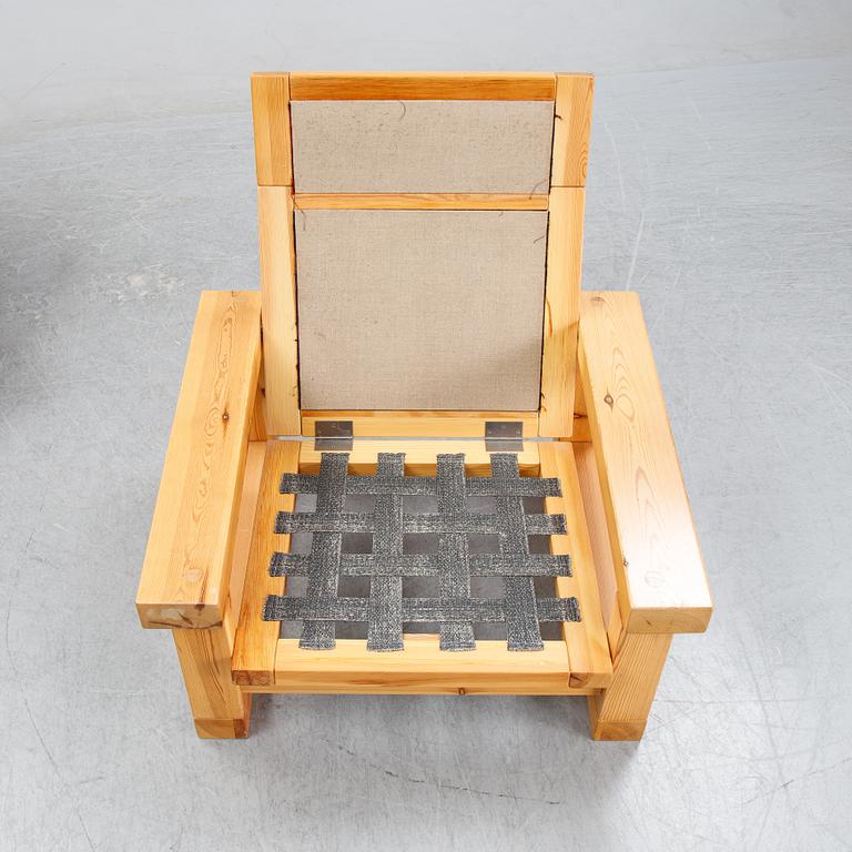 A pine 'Patron' lounge chair and table by Christer Lundén, designed 1974.