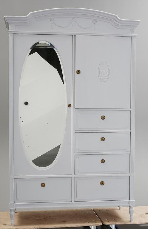 KLÄDSKÅP, sengustaviansk stil, tidigt 1900-tal.