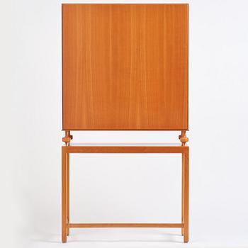 Josef Frank, a display cabinet model B 2077, Firma Svenskt Tenn, ca 2001.