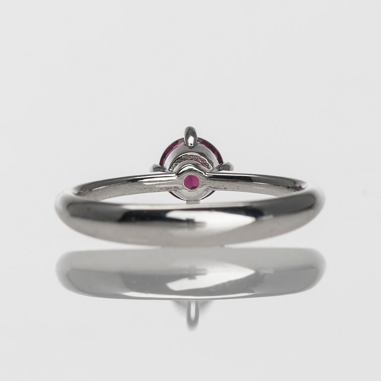 RING, 14K vitguld, turmalin 0,56 ct. Vikt 3,26 g.