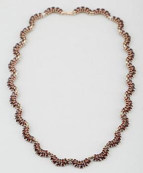 COLLIER, förgyllt silver och granater.