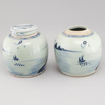 Two porcelain jars from China, 19th century.