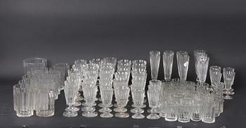 SERVISDELAR, ca 100 delar, glas, 1800/1900-tal.