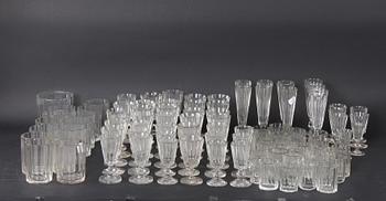 SERVISDELAR, ca 100 delar, glas, 1800/1900-tal.