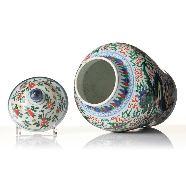 A wucai dragon vase, Transition, 17th century.