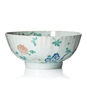 1255. A famille rose bowl, Qing dynasty, Yongzheng (1723-35).