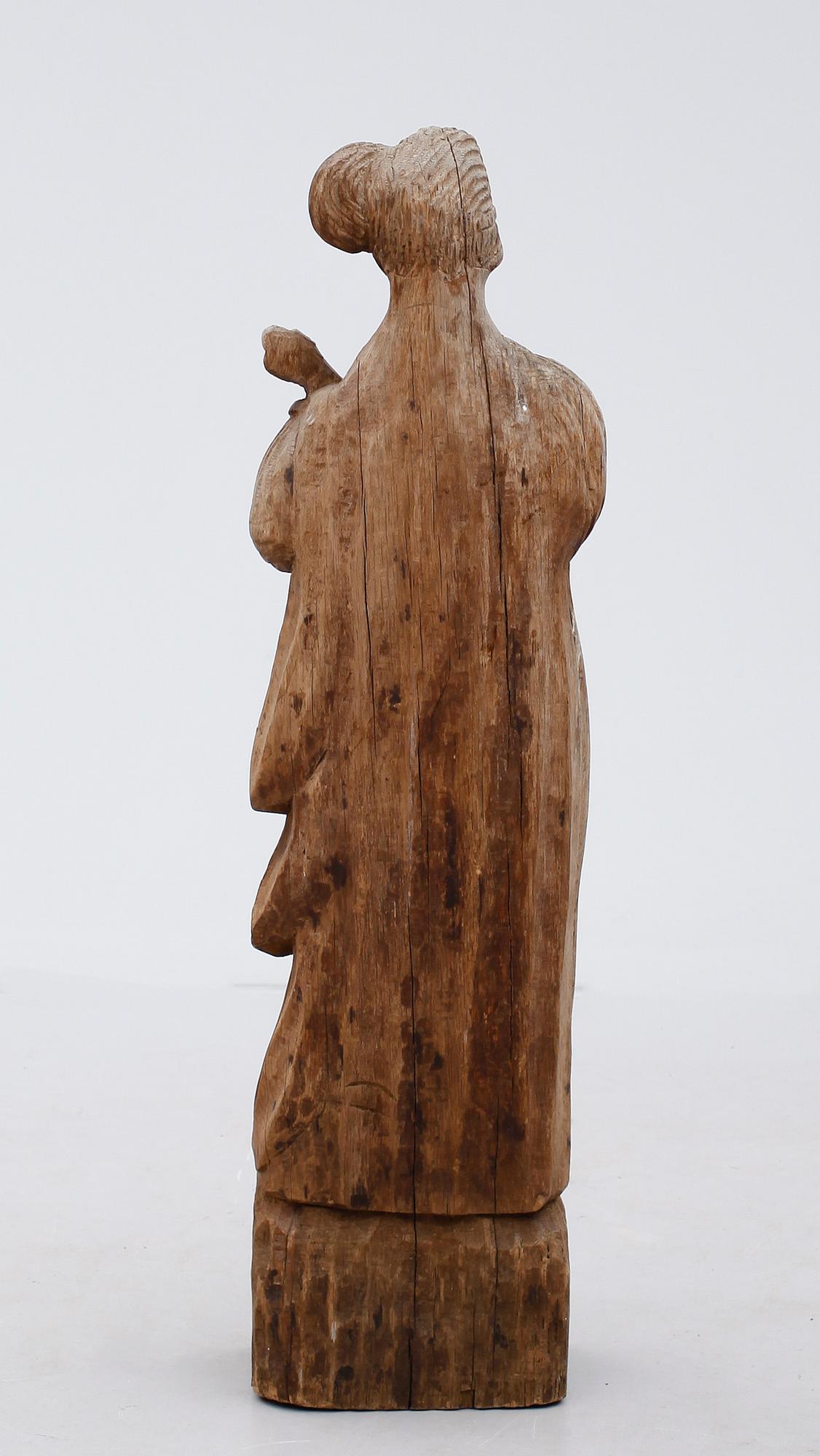 SKULPTUR, skuret trä, otydligt signerad, 1900-talets första hälft.