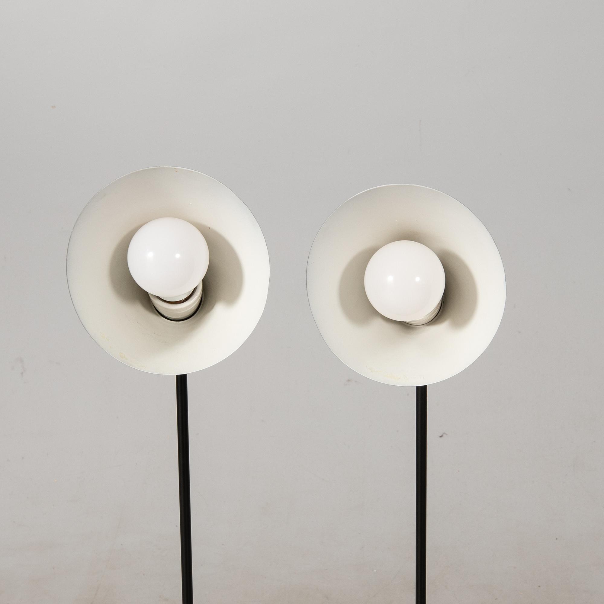 Arne Jacobsen, golvlampor 1 par, "AJ" för Louis Poulsen, Danmark.
