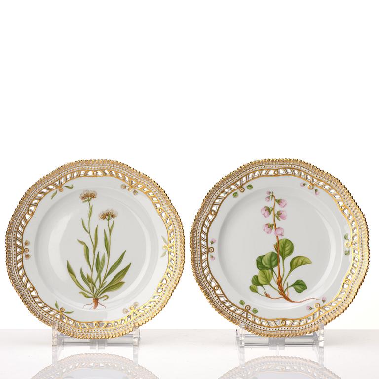 A set of eight Royal Copenhagen "Flora Danica" dessert dishes, Denmark, 20th Century.