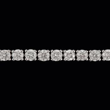 64. A brilliant-cut diamond line bracelet. Total carat weight 5.09 cts. Quality circa G/SI-I.