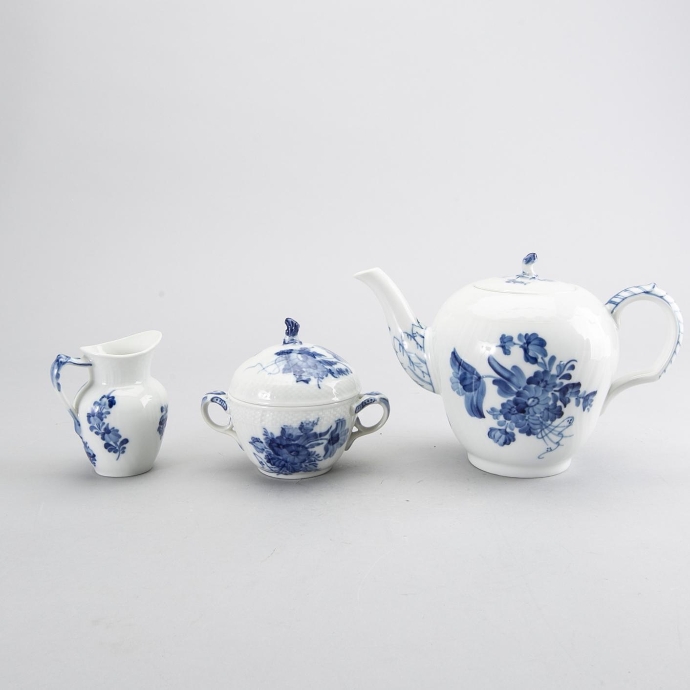 ROYAL COPENHAGEN, "Blå Blomst", porcelain, Denmark, 50 pcs.