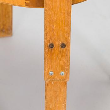 Alvar Aalto, stolar, ett par, modell 69, O.Y. Huonekalu- ja Rakennustyötehdas A.B. 1900-talets mitt.