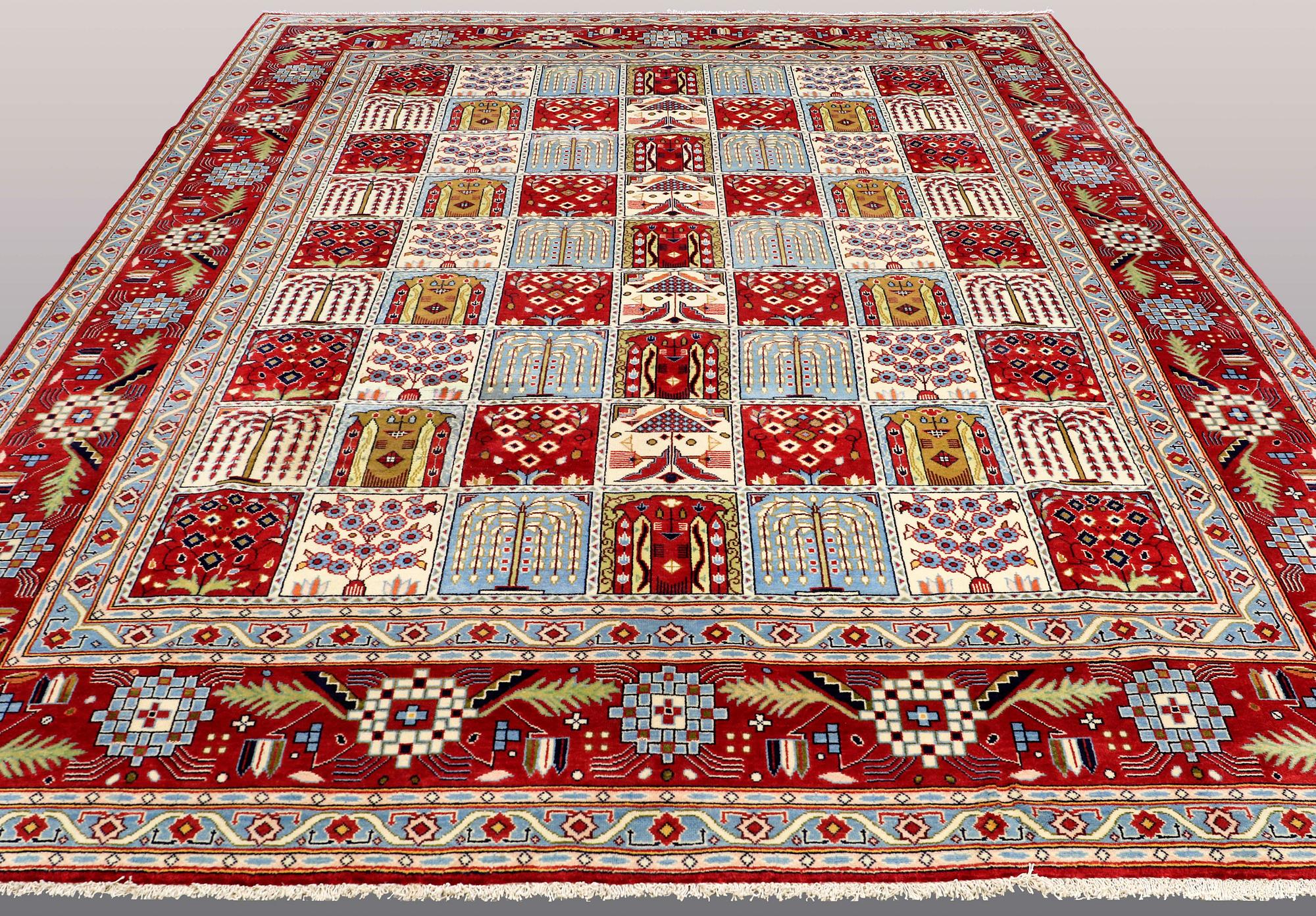 A CARPET, Sarouk, 405 x 292 cm.