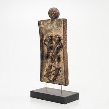Twelve sculptures, reportedly from Makonde, Tanzania, Luba, Congo, and moore, from the second half of the 20:th century.