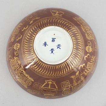 A brown glazed bowl with gilded decoration of animals and antiques, Qing dynasty, 19th century.