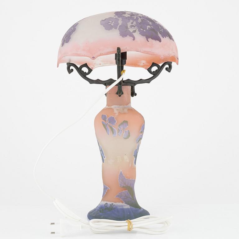 Emile Gallé, an Art Nouveau cameo glass table lamp, Nancy, after 1904.