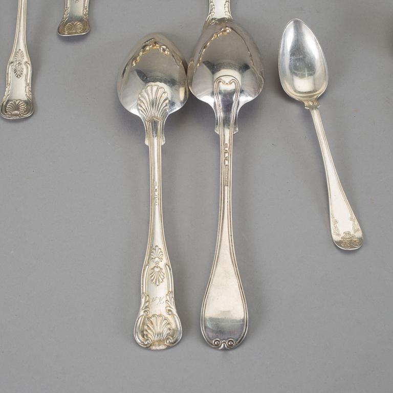 BESTICKSERVIS, silver, 56 delar av olika modeller. Bl a Möllenborg, Stockholm, 1896. Vikt ca 2 080 gram.