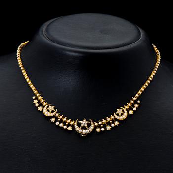 A NECKLACE, oriental pearls, old cut diamonds, 14K gold, late 19th century.