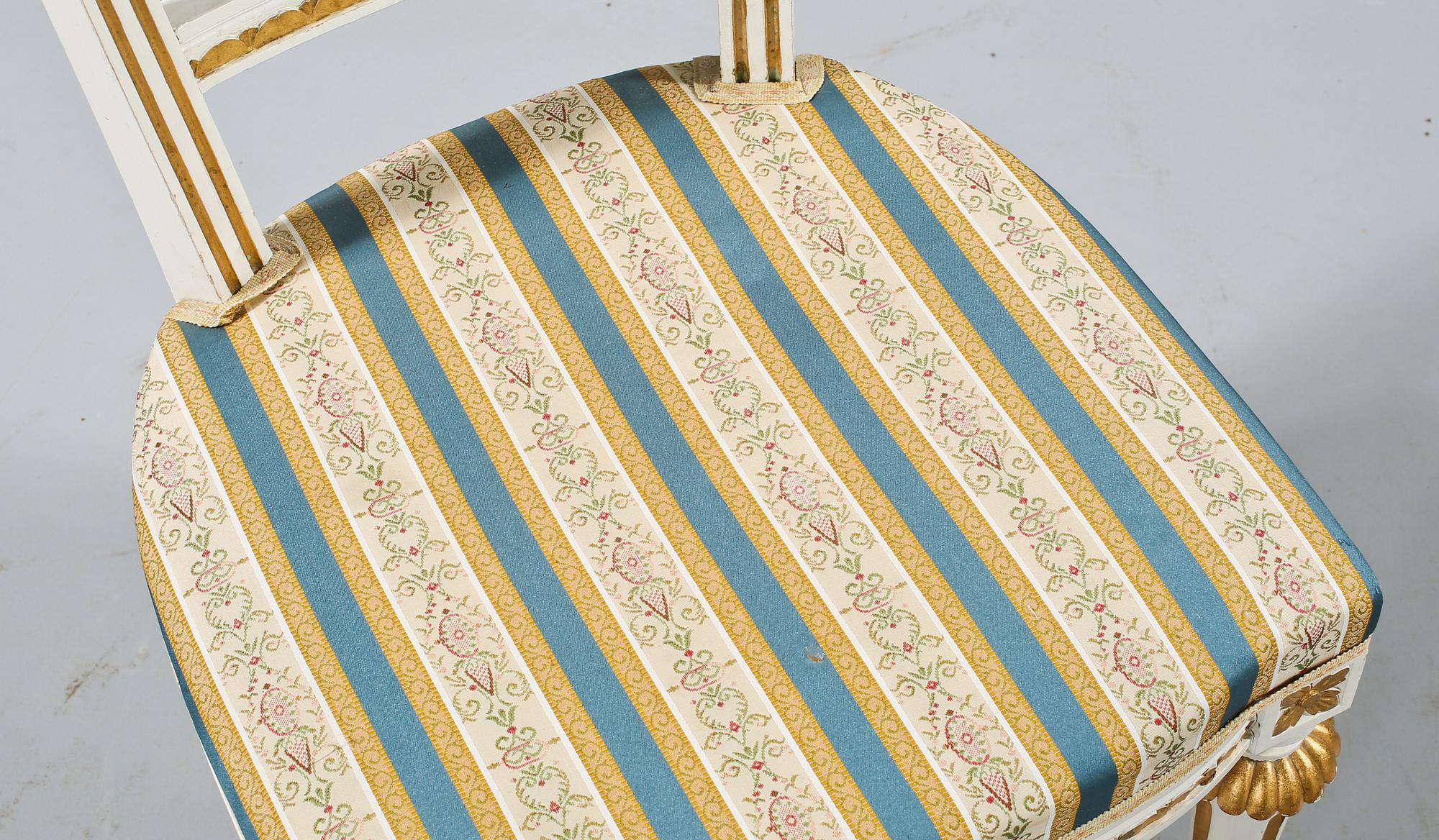 STOLAR, ett par, gustaviansk stil, 1900-talets andra kvartal / mitt.