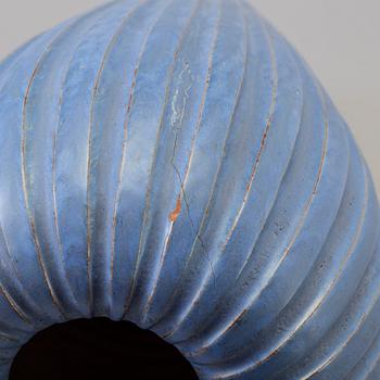 VICKE LINDSTRAND, golvvas, lergods, för Uppsala Ekeby, omkring 1900-talets mitt.