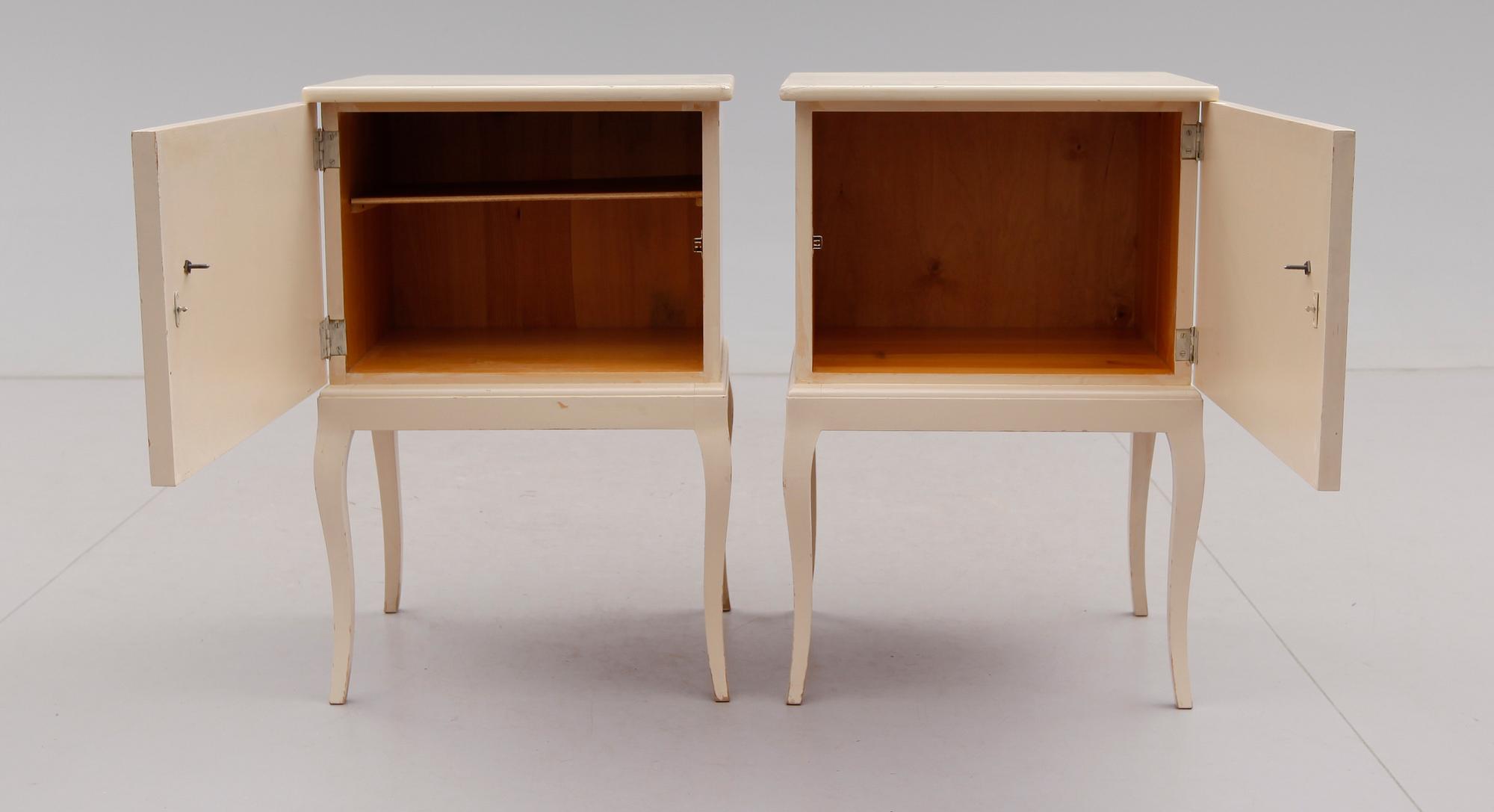 SÄNGBORD, 1 par, 1900-talets första hälft.