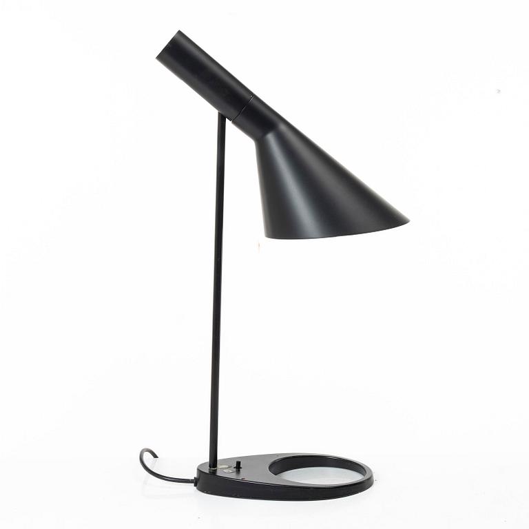 Arne Jacobsen, bordslampa, "AJ", Louis Poulsen, Danmark.