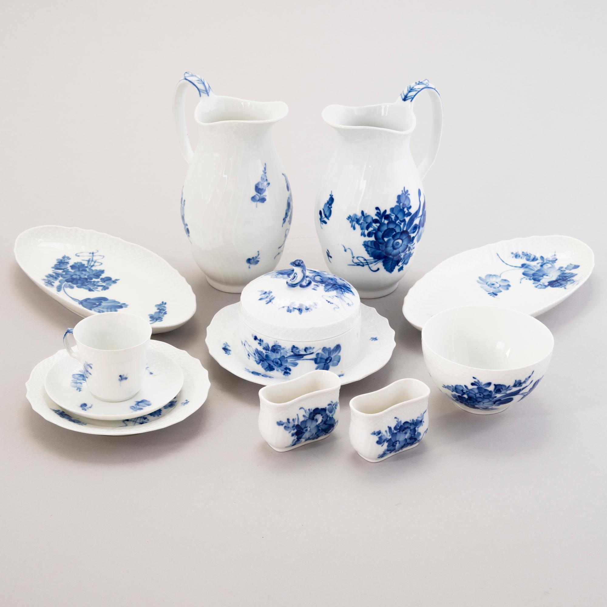 ROYAL COPENHAGEN, A 40-piece set of 'Blå Blomst" tablewear, second half of the 20th century.