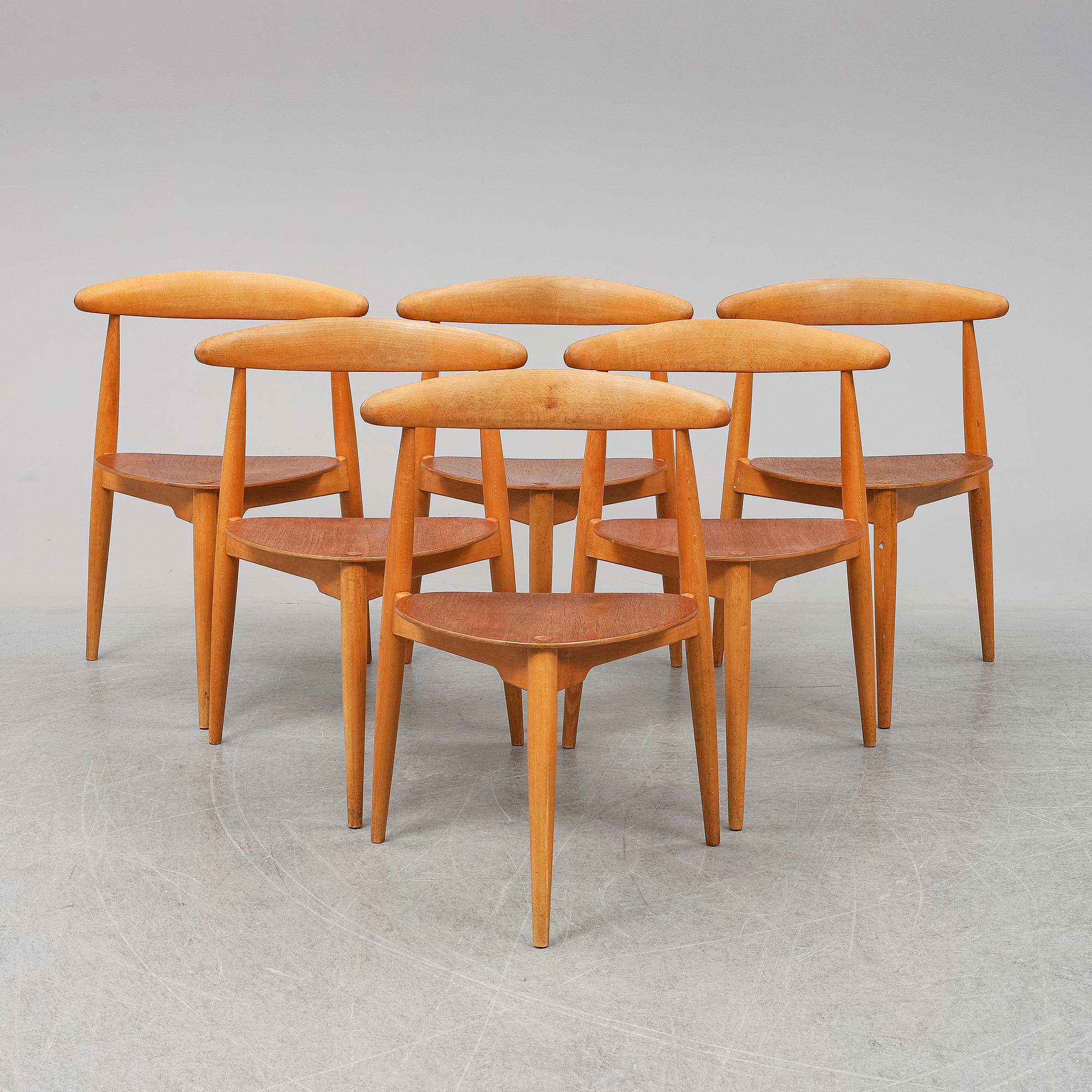 HANS J WEGNER, "Hjerte- set", matbord med sex stolar, Fritz Hansen, Danmark 1950-tal.