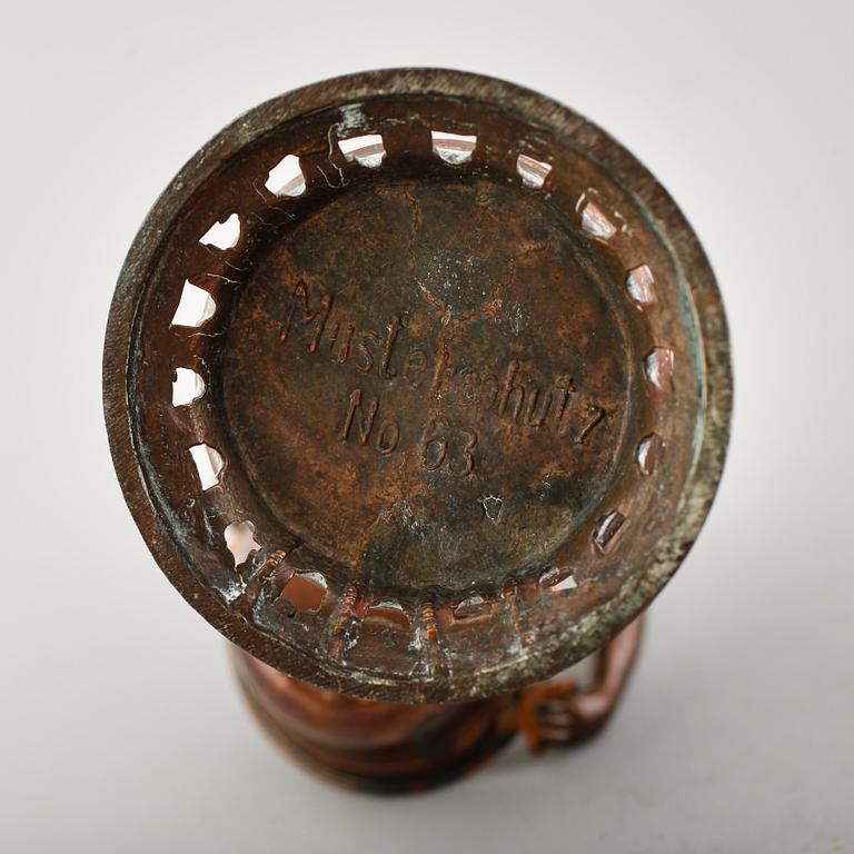 FIGUR, vitmetall, omkring år 1900.