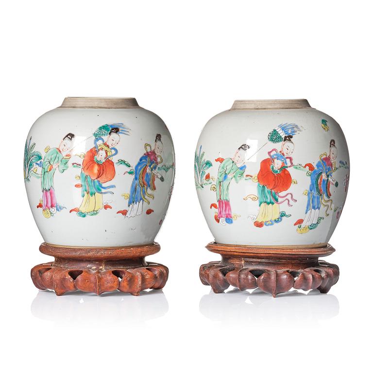 A pair of famille rose jars, Qing dynasty, 19th Century.