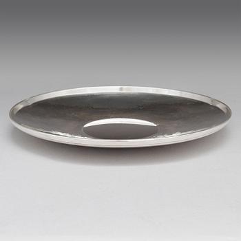 Tapio Wirkkala, A silver dish, marked TW, Kultakeskus, Hämeenlinna 1977.