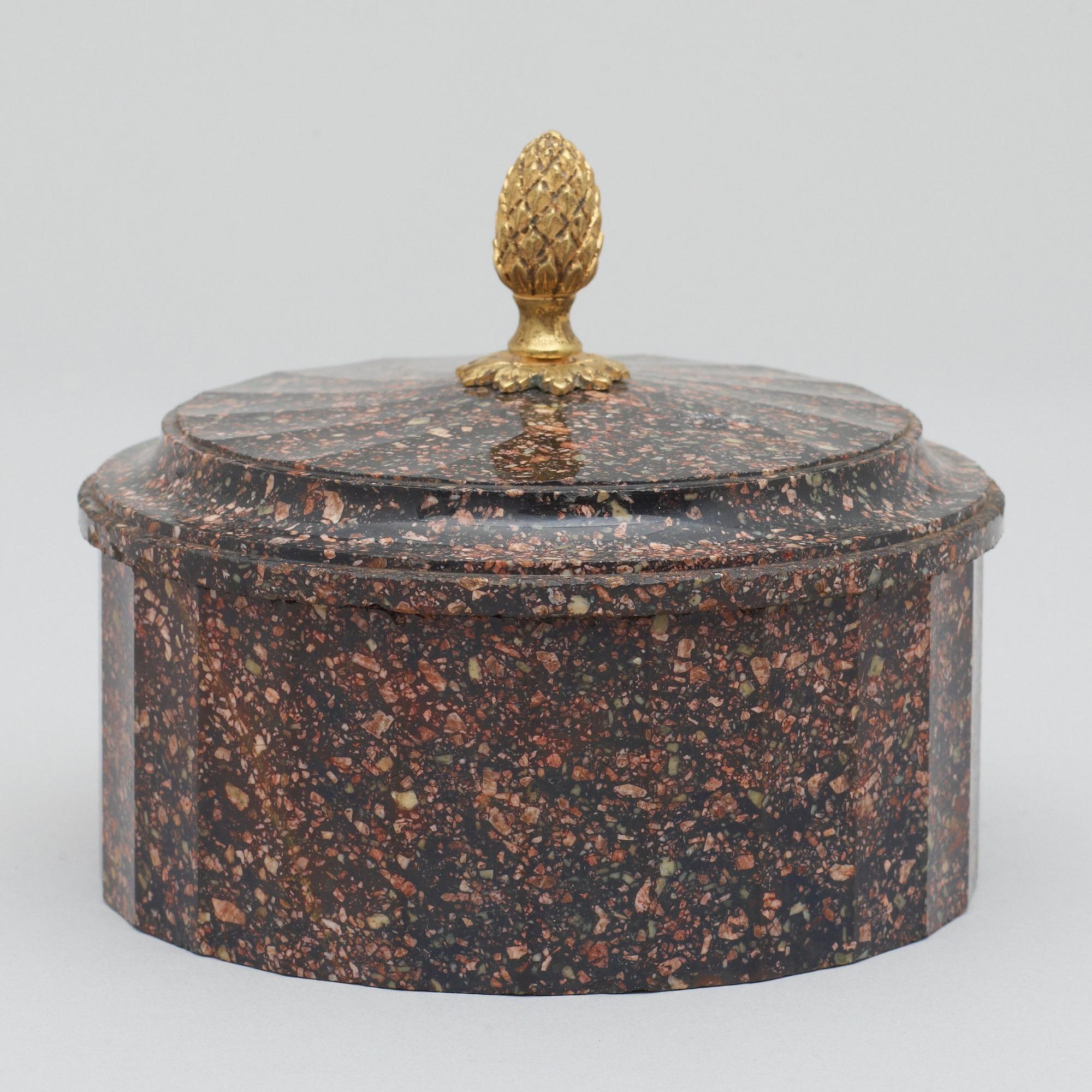 SMÖRASK MED LOCK. Älvdalen, 1800-talets början. Empire.