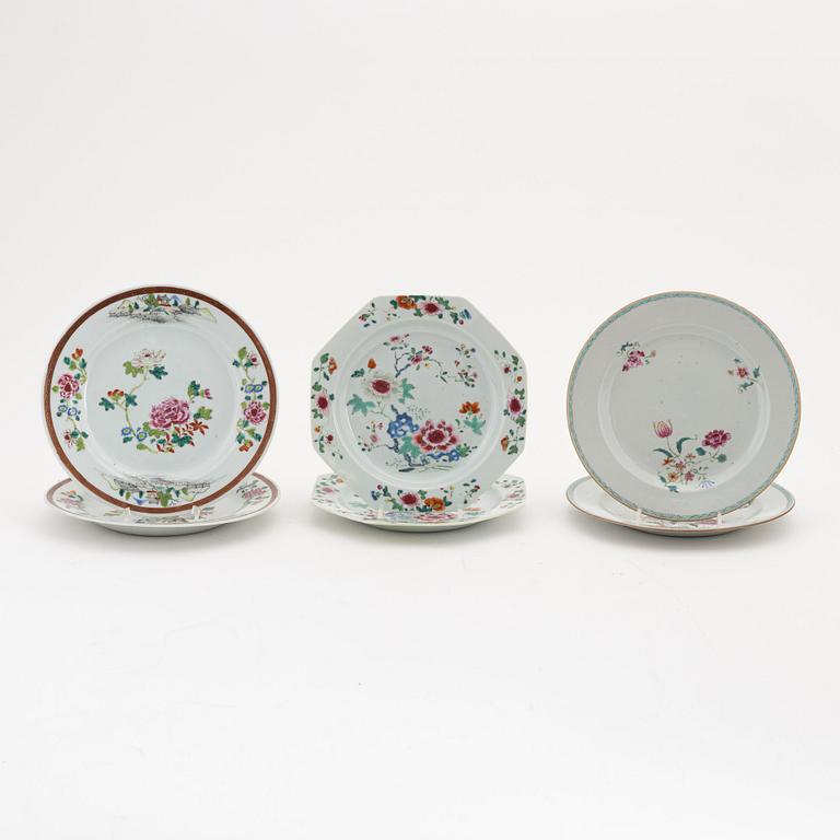 Tallrikar, sex stycken (2+2+2), porslin, Kina, Qingdynastin, Qianlong (1736-95).