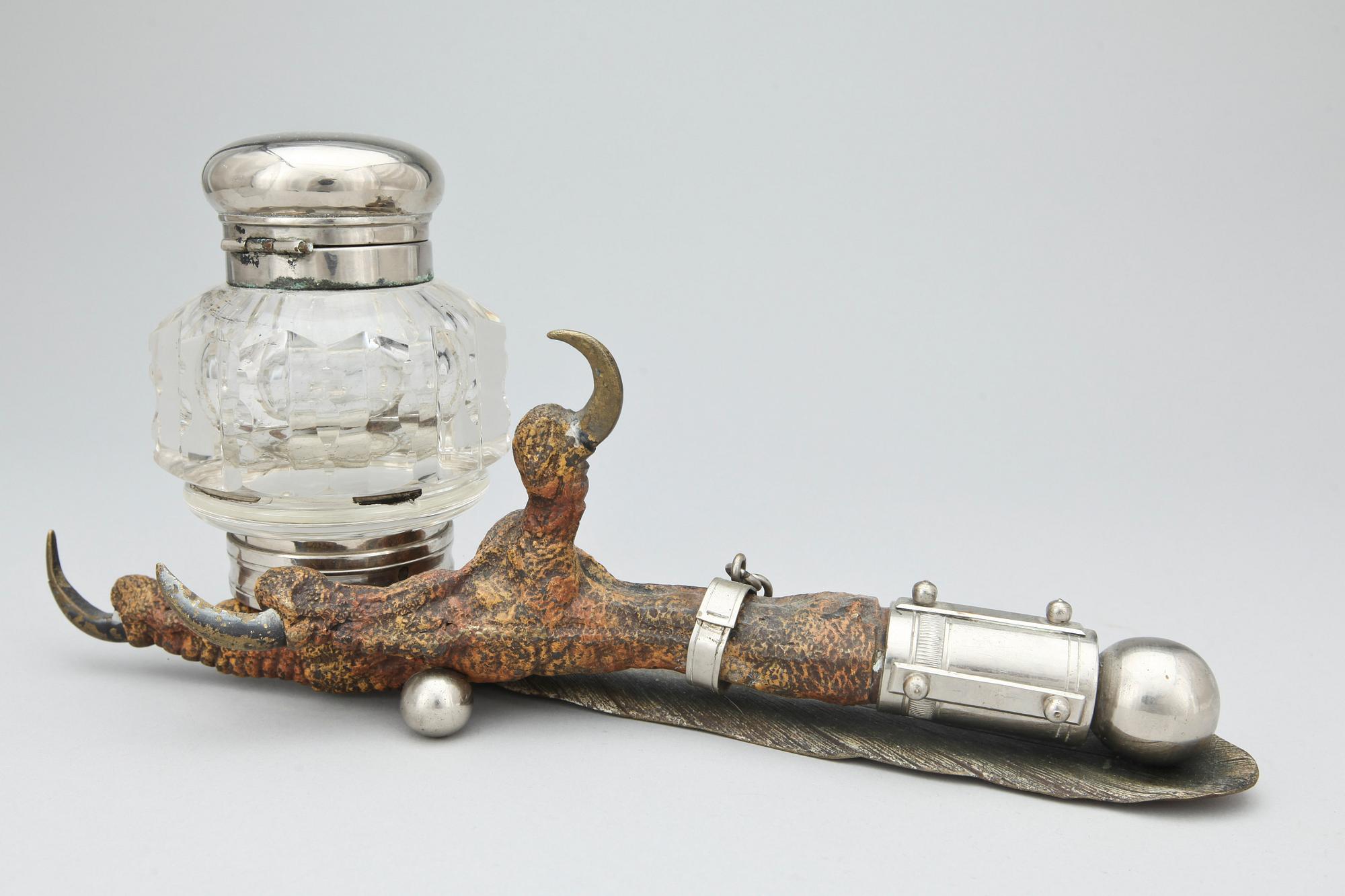 BLÄCKSTÄLL, wienerbrons, omkring år 1900.