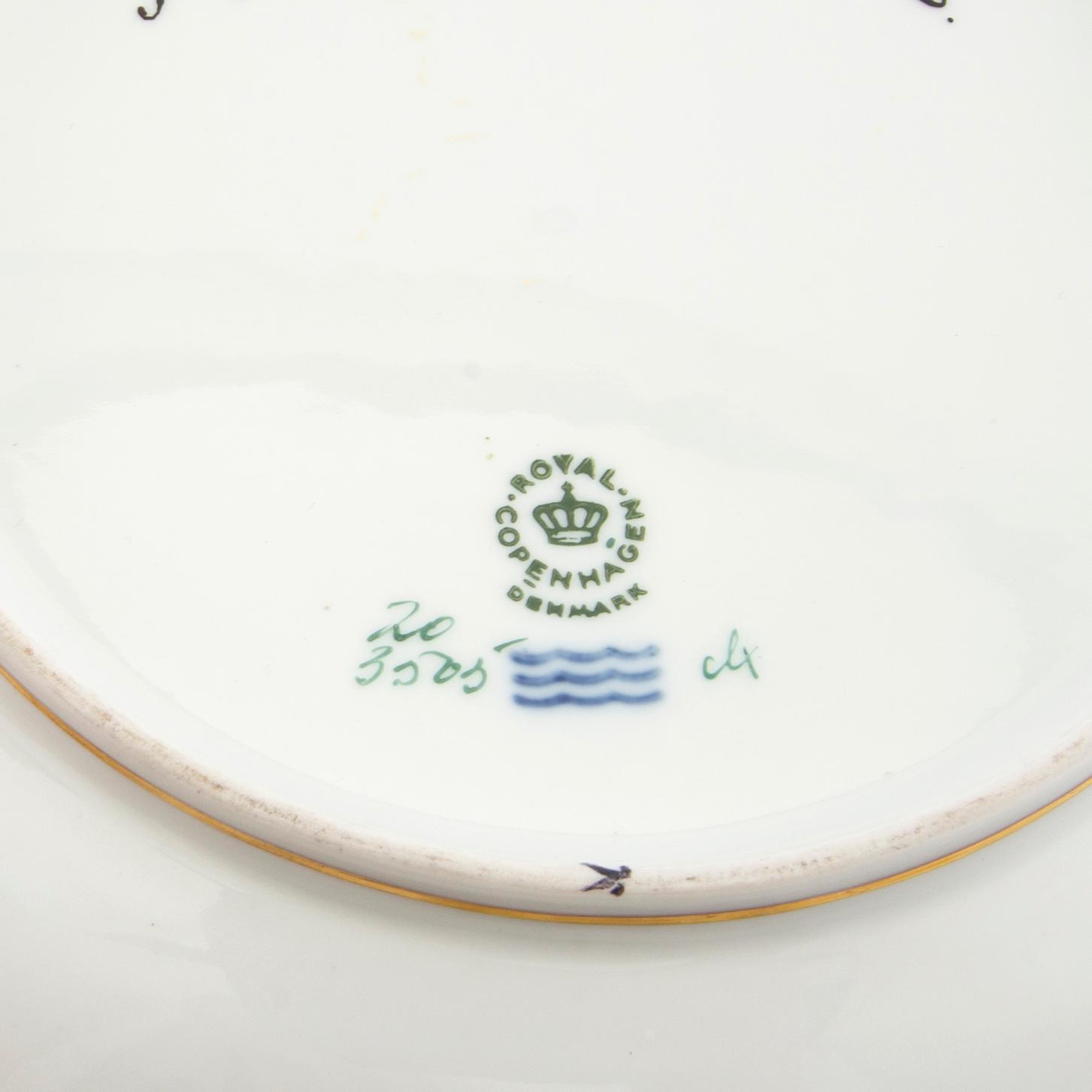 Bowl "Flora Danica" Royal Copenhagen Denmark 1965 porcelain.