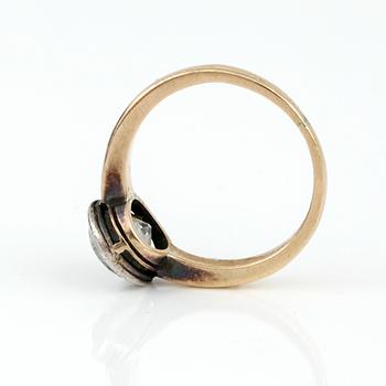 ENSTENSRING, guld, gammalslipad diamant ca 1.50 ct. Kvalitet ca I/Piqué. Vikt ca 2,5 gram.