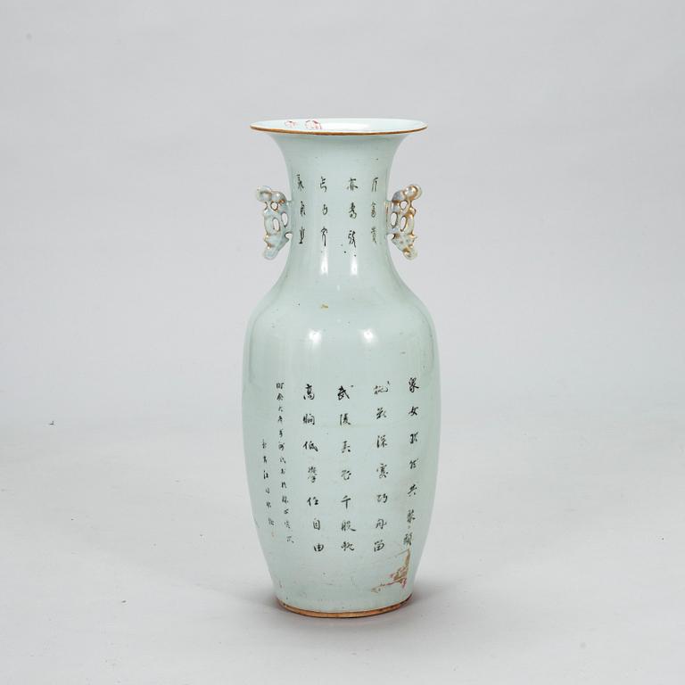 A Chinese porcelain vase by Wang Tong Shun, 20th Century.