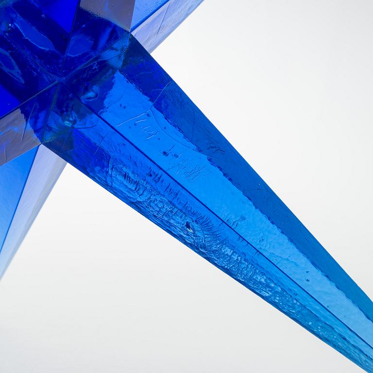 Oiva Toikka, A glass sculpture 'Yö' (Night) Pro Arte, signed O. Toikka Nuutajärvi.