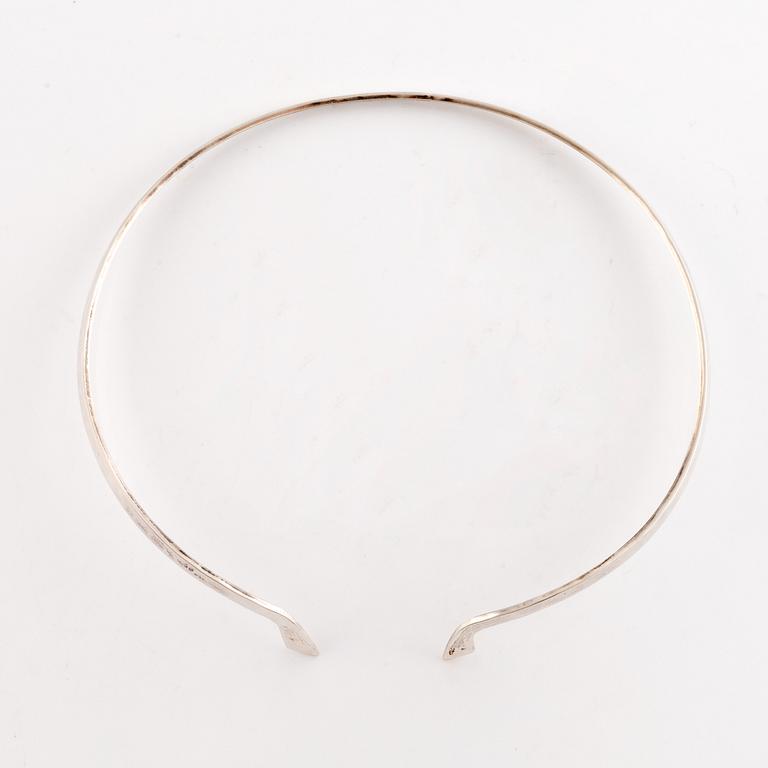 Isaac Cohen, silver necklace.