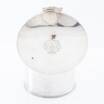 Sugar bowls 4 pcs in the Gustavian style, silver plate, and a box with a lid by Mappin & Webb.