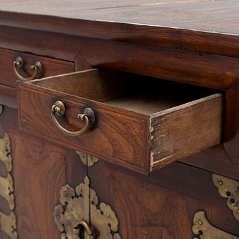 A lacquered wooden 'Mouri jang' headside chest, Korea, Joseon (Yi) dynasty (1392–1910).