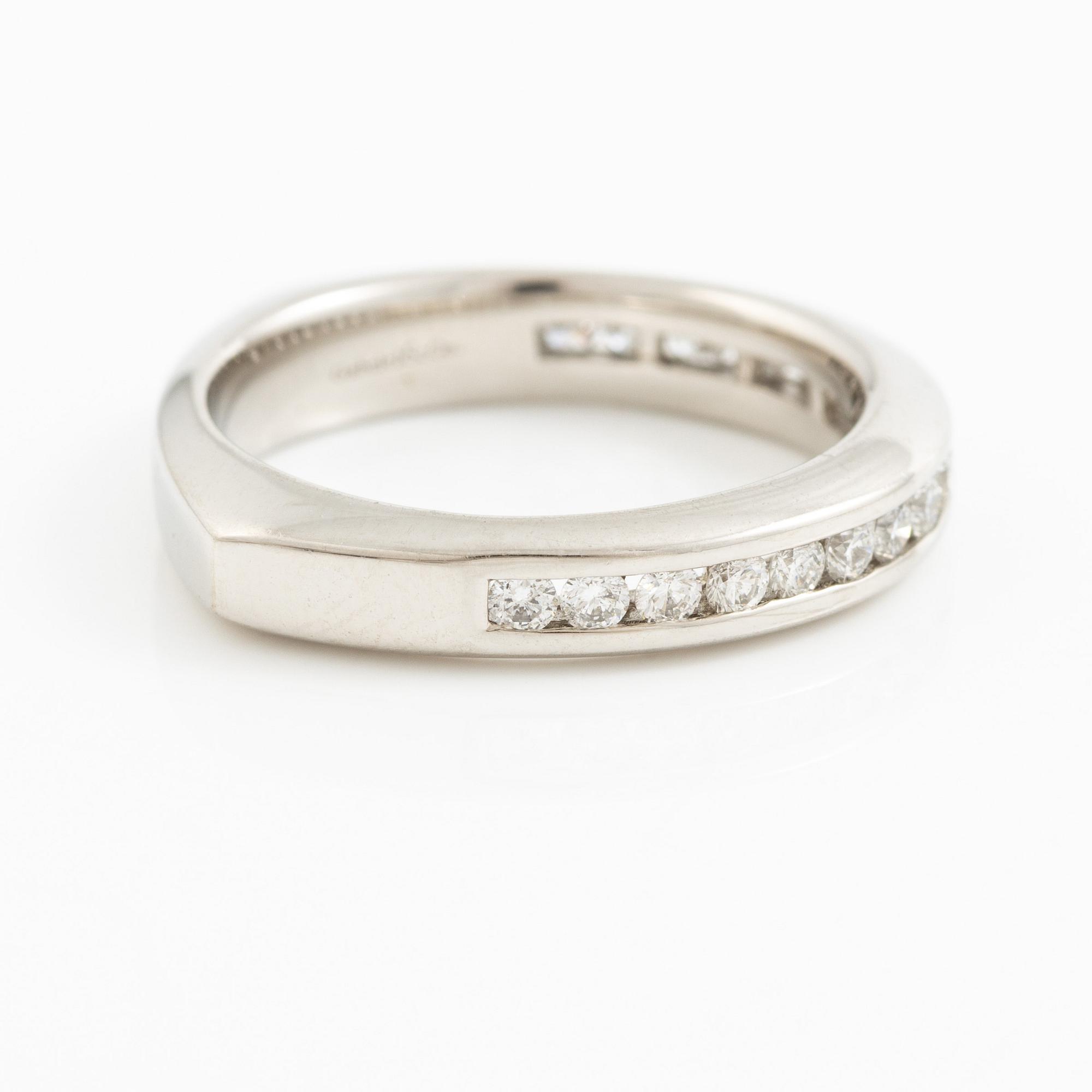 Ring, half eternity band, 14K white gold set with brilliant-cut diamonds.