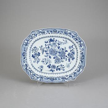 STEKFAT, porslin, Qingdynastin, Qianlong 1736-95.