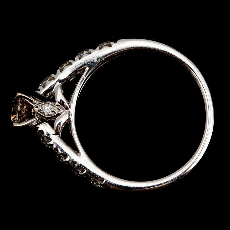 RING, 14 k vitguld, briljanter, tot. ca 1.35 ct.
